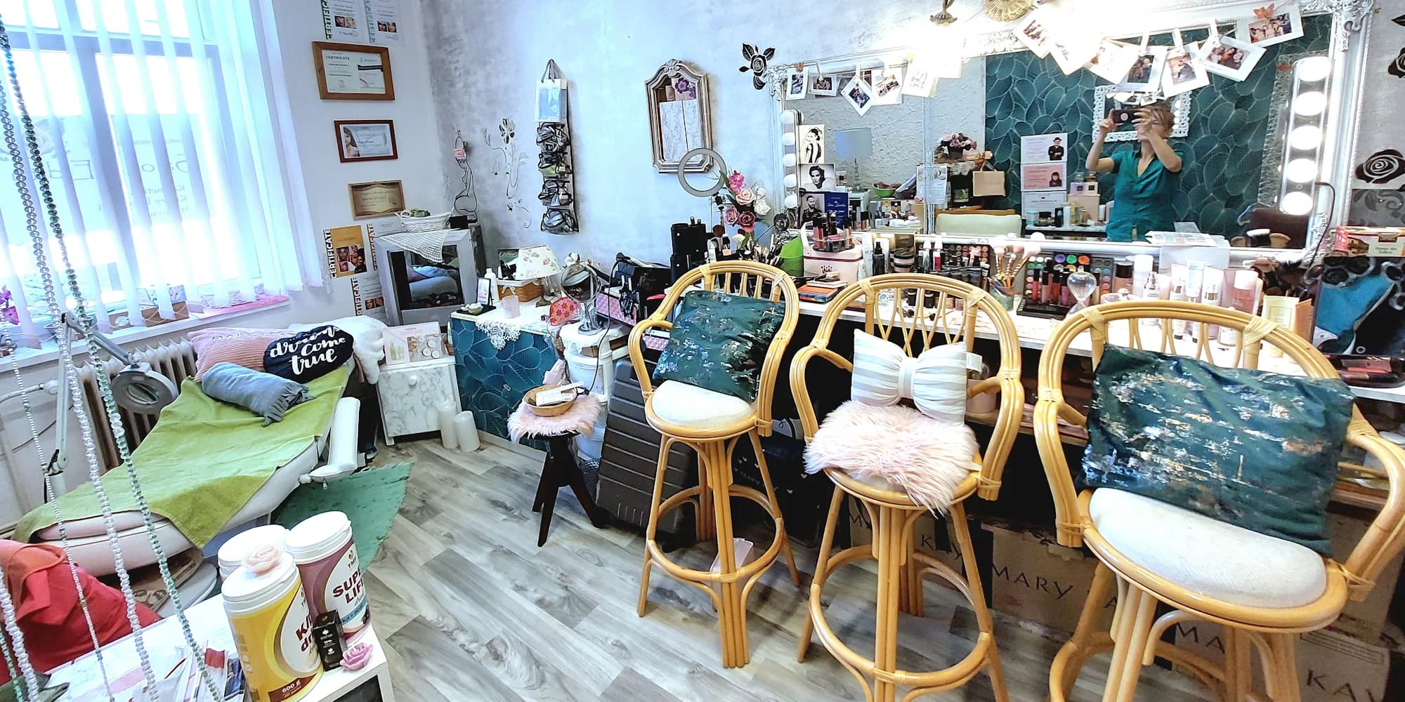 Balíčky plné péče pro dámy: terapie světlem, indická masáž hlavy, mikrodermabraze či kolagenové nitě