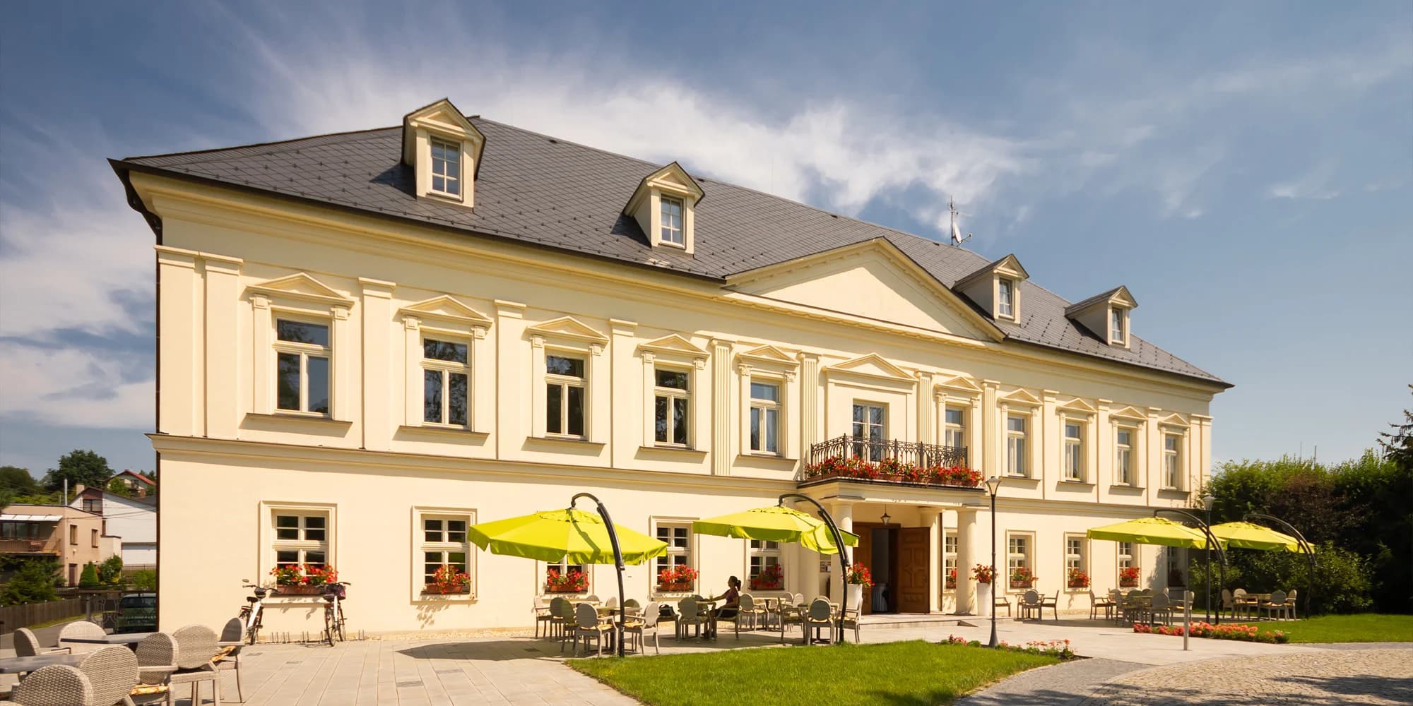 Pětichodové degustační menu v klasicistním zámečku i vstup do wellness pro 2 osoby