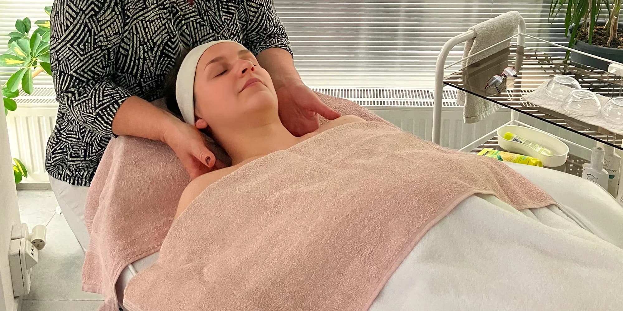 Kosmetické ošetření: péče pro normální nebo zralou pleť i barvení obočí a řas